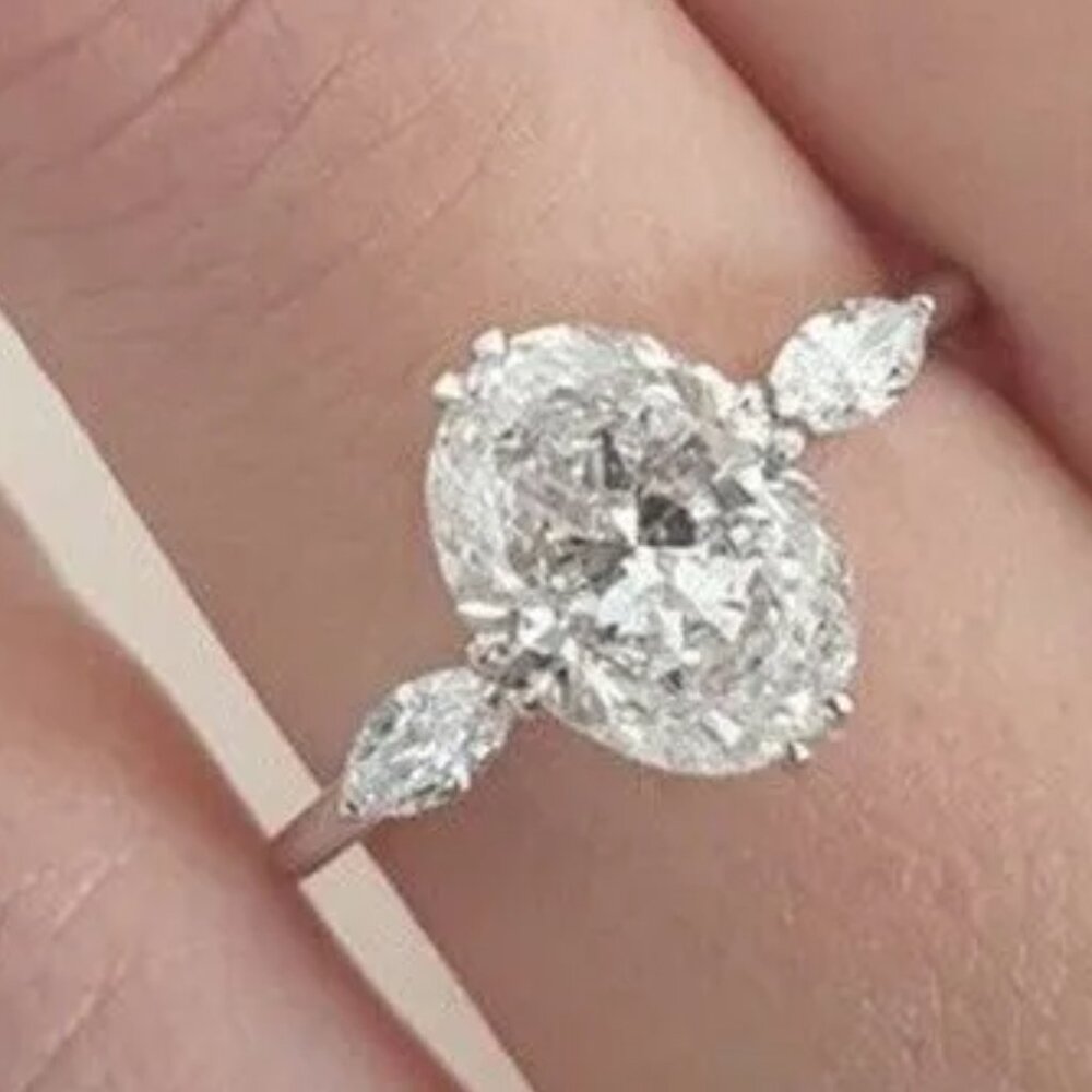 π Stunning Large 6.50ctw Oval & Marquise Side Diamond Engagement /Promise Ring - Picture 4 of 5